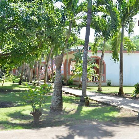 Hidden Paradise Resort Hotel Негрил Екстериор снимка