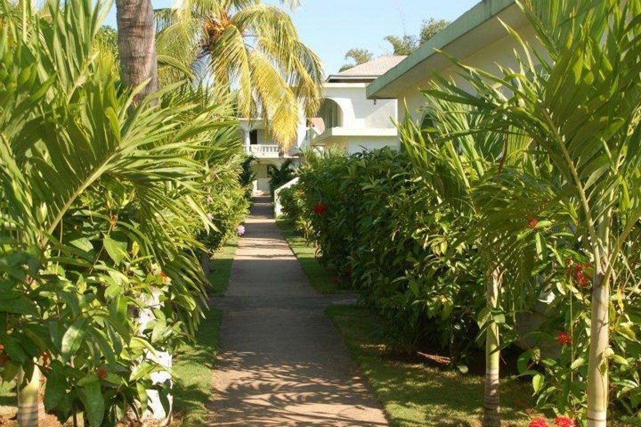 Hidden Paradise Resort Hotel Негрил Екстериор снимка